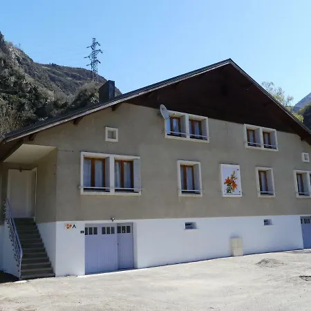 Les Lys Oranges Apartment