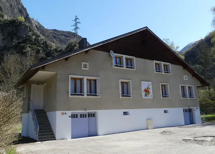 Les Lys Oranges Apartment